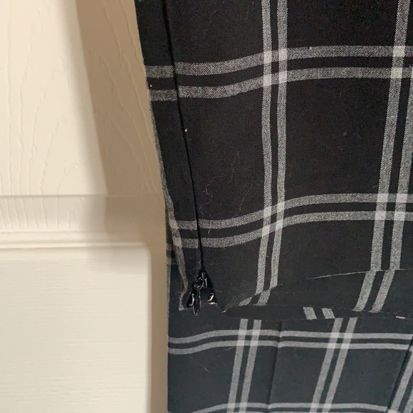 NWOT fitted black & grey plaid trousers size 12 - Picture 2 of 3